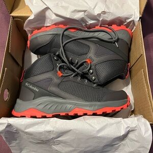 Columbia Gray and Pink Ankle Boots